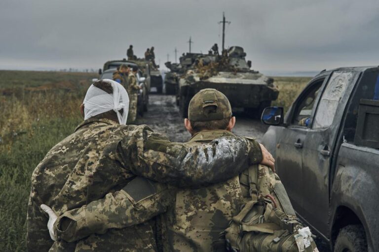 soldados rusos en retirada